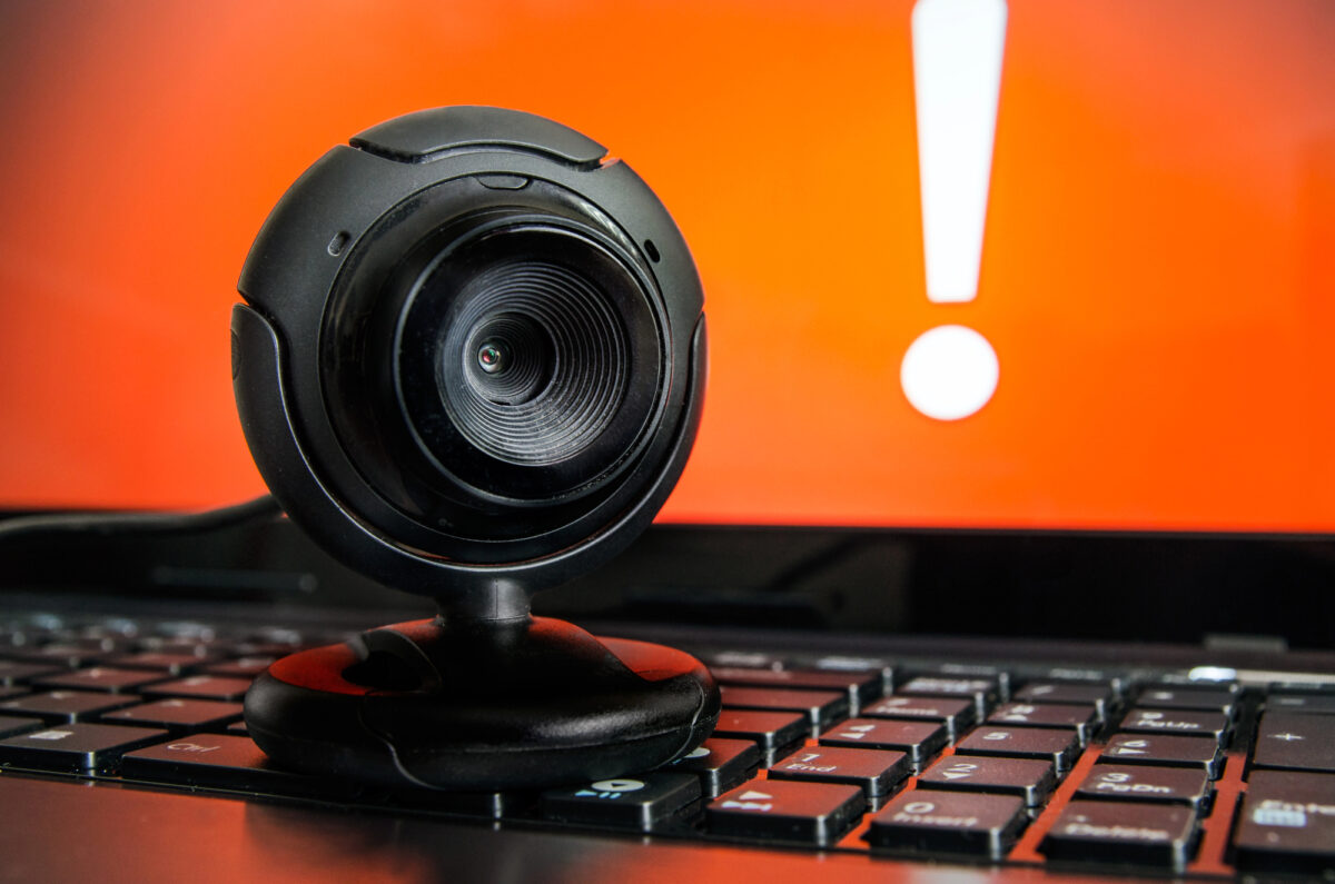 Webcam piratée : illustration des risques pour la vie privée