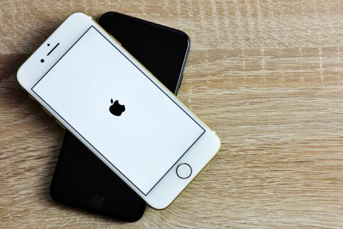 un iPhone qui reste bloqué sur le logo Apple au démarrage