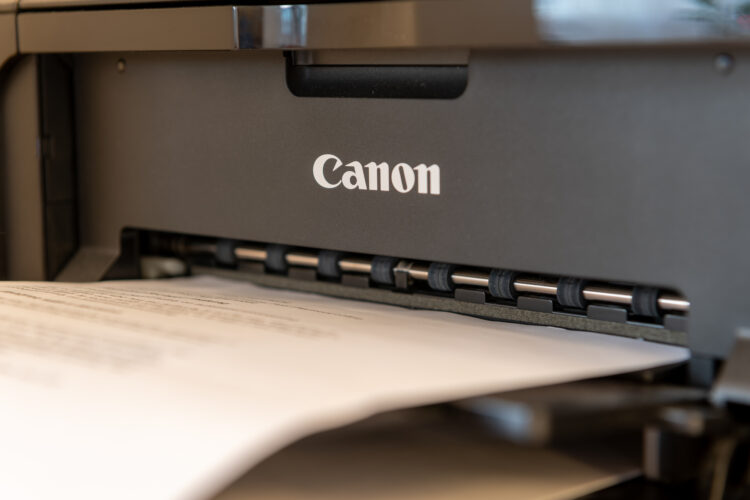 Gros plan sur une imprimante canon