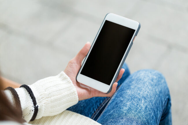 découvrez comment réparer un écran noir sur iphone avec notre guide étape par étape. Suivez nos conseils pour résoudre ce problème rapidement et efficacement