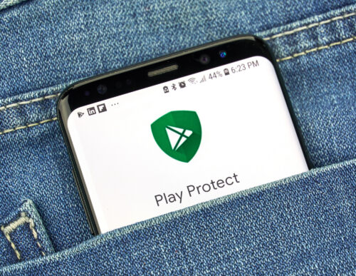 Écran Google Play Protect affichant le statut de protection sur un smartphone Android