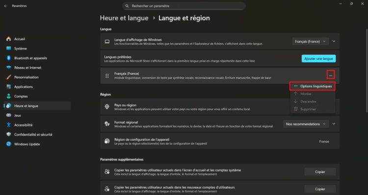 Pour accéder aux paramètres du clavier, cliquez sur le 3 petits points à côté de la langue sélectionnée puis cliquer sur Options linguistiques.