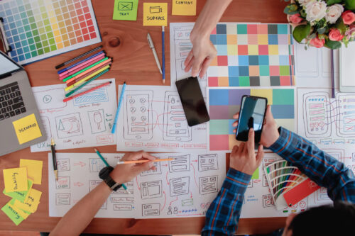 Découvrez les dernières tendances en design UX/UI qui transforment l'expérience utilisateur. Conseils d'experts pour améliorer vos interfaces et satisfaire vos utilisateurs.