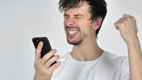 iPhone ralenti après l'installation de la mise à jour iOS 26, illustration des causes et solutions
