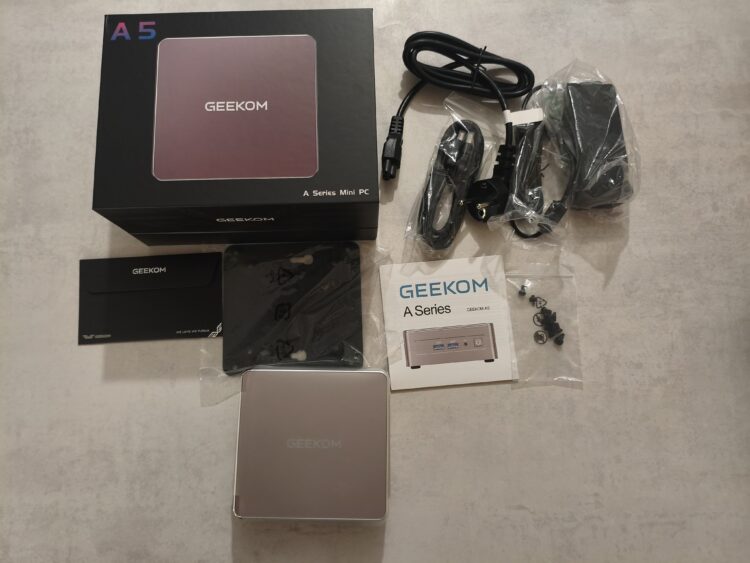 Contenu de la boite du mini PC GEEKOM A5 édition 2025