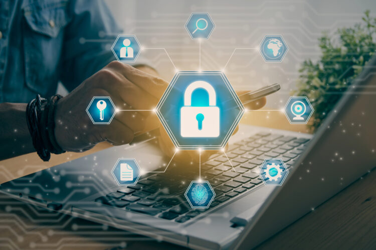Protéger son ordinateur contre les virus et les fausses alertes : antivirus, mises à jour et navigateur sécurisé