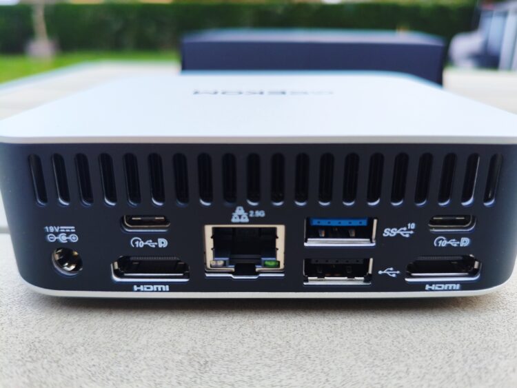 Quelques uns des ports disponibles sur le Geekom A5 Pro