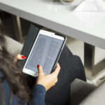 Fichier EPUB ouvert sur liseuse, tablette et smartphone : définition et applications de lecture