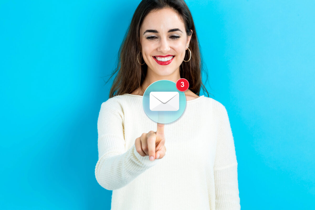 Messagerie électronique : illustration d'une boîte mail et de courriels reçus