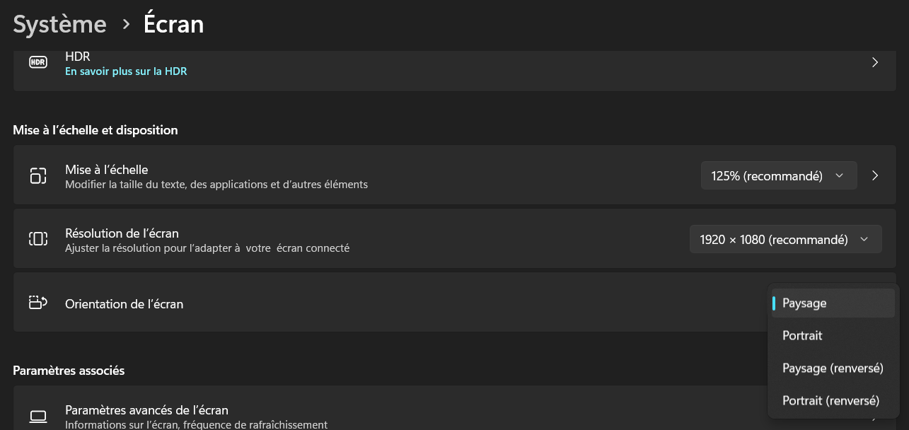 Liste Orientation de l'écran déroulée dans les Paramètres d'affichage de Windows 11, option Paysage sélectionnée