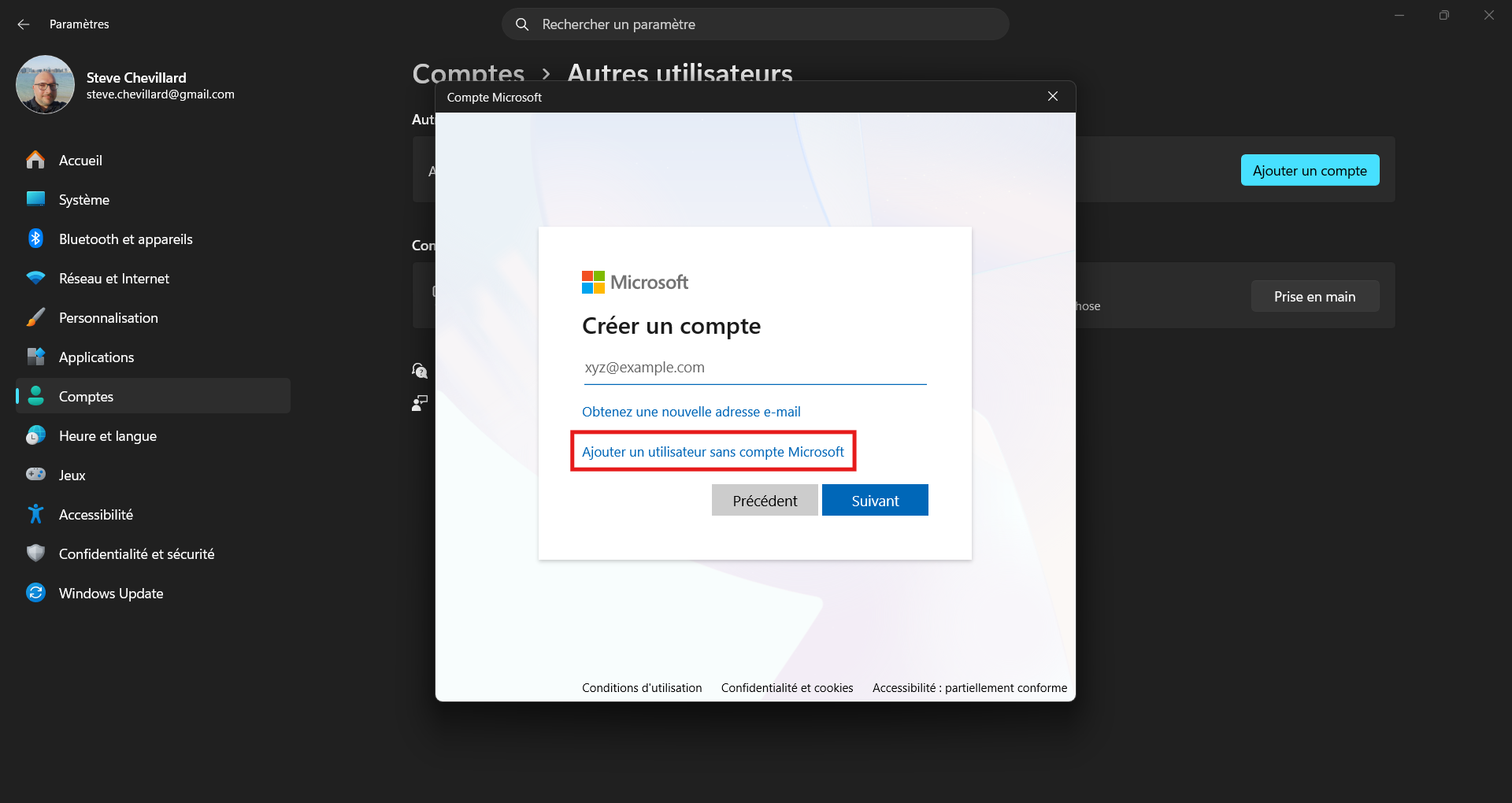 Fenêtre Créer un compte de Windows 11 avec le lien Ajouter un utilisateur sans compte Microsoft encadré en rouge
