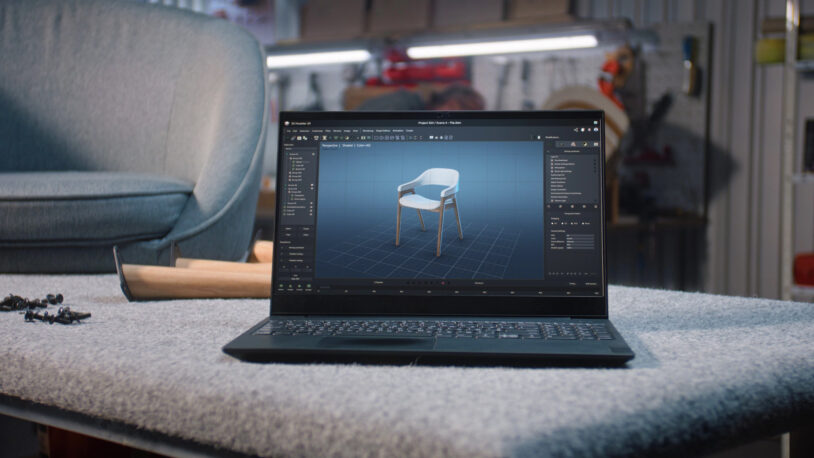Ordinateur équipé d'une carte graphique dédiée pour suivre une formation Blender