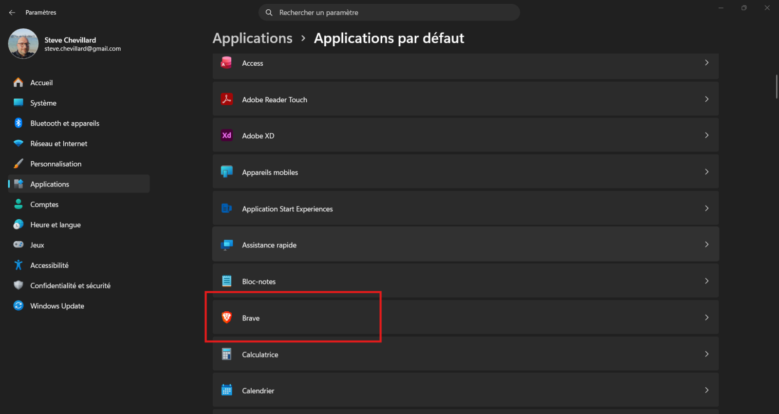 Liste des applications par défaut de Windows 11, le navigateur Brave encadré en rouge dans la liste