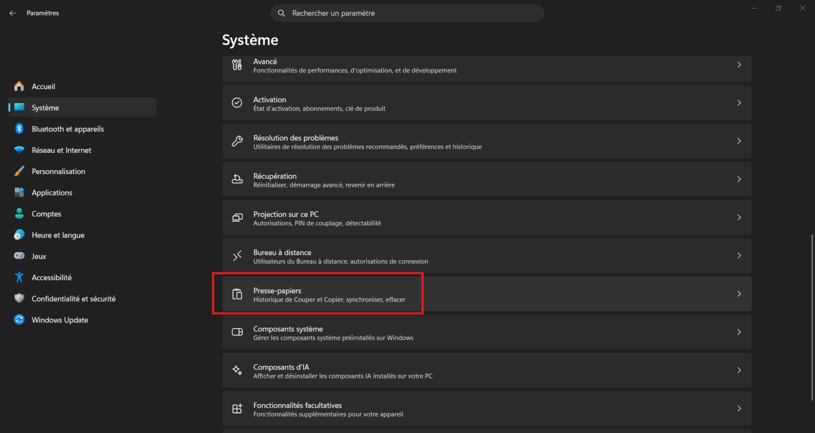 Paramètres de Windows 11 ouverts sur la page Système, entrée Presse-papiers encadrée en rouge