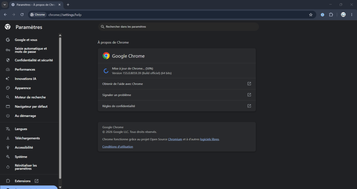 Page À propos de Chrome affichant le téléchargement de la mise à jour du navigateur à 50 %, version 155